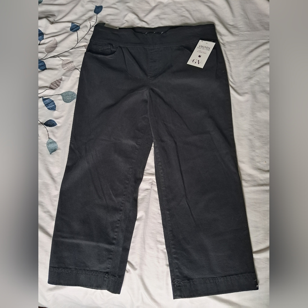 Womens Size 14 Gloria Vanderbilt "Amanda" Pull-on Capri, Black NWT